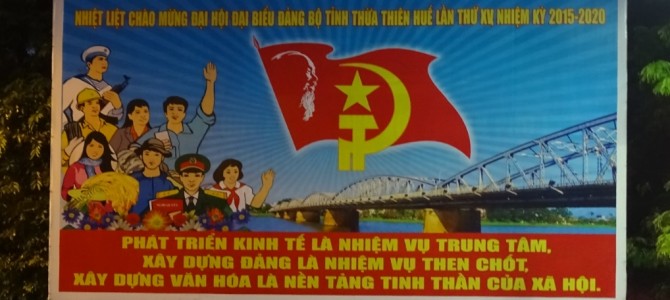 Mit Rollern entdecken wir die Umgebung von Hue und den Strassenverkehr von Zentralvietnam