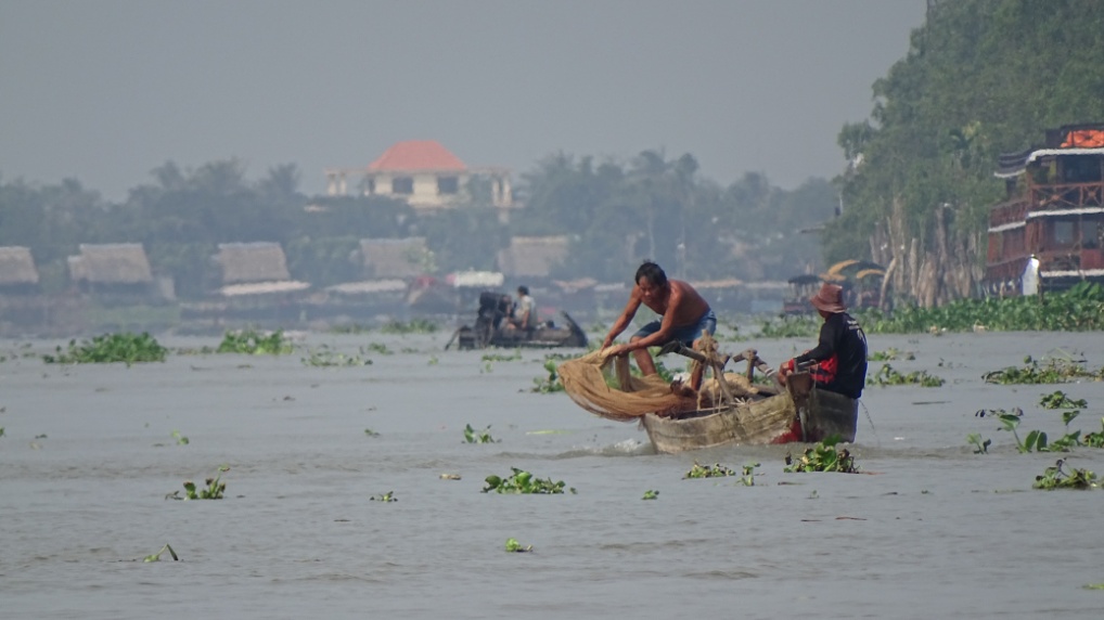 Von My Tho und An Binh aus entdecken wir den grossen Mekong mit kleinen Booten und alten Rollern