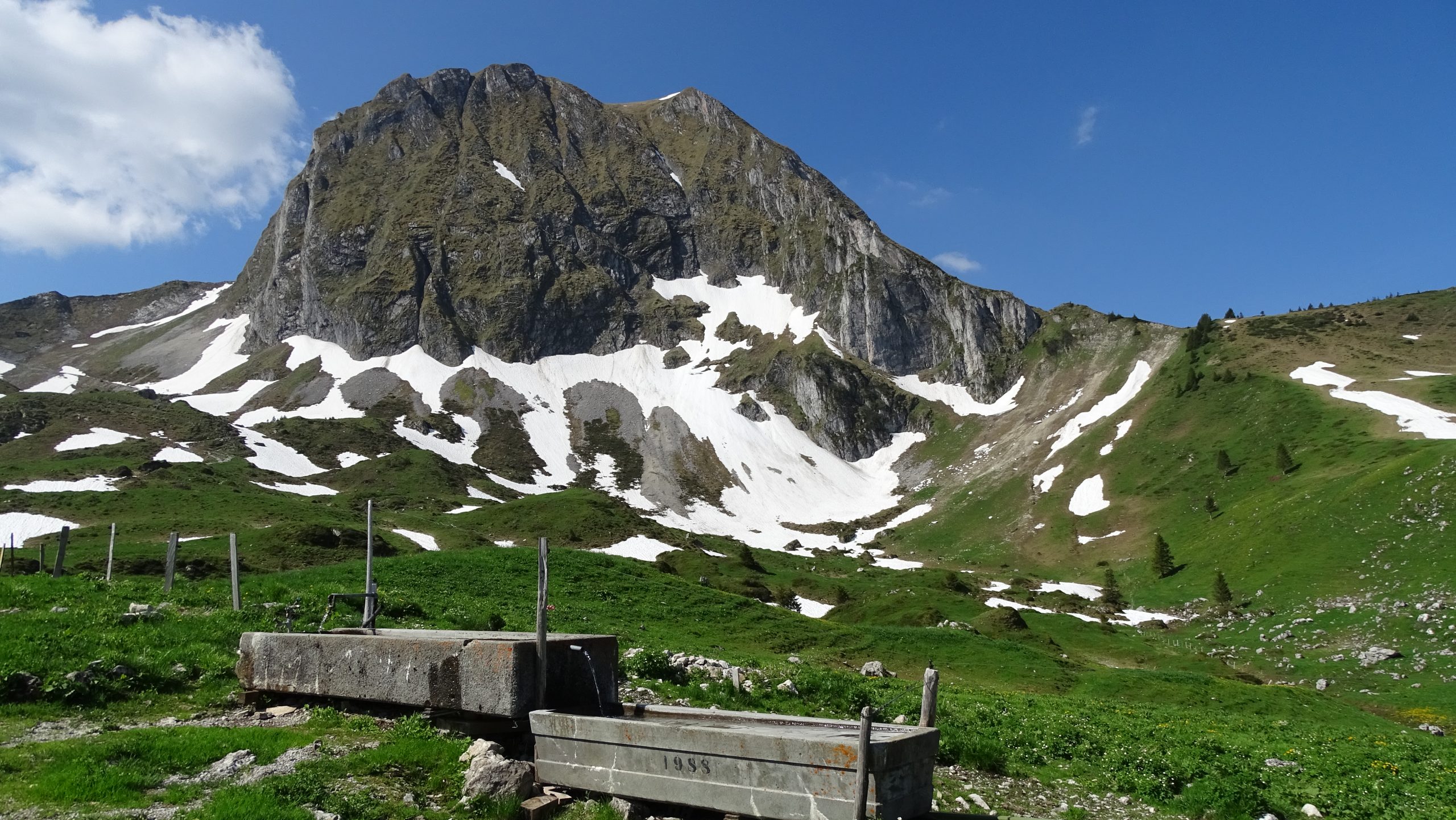 Skiclubhütteräumen mit Gantrischumrundung