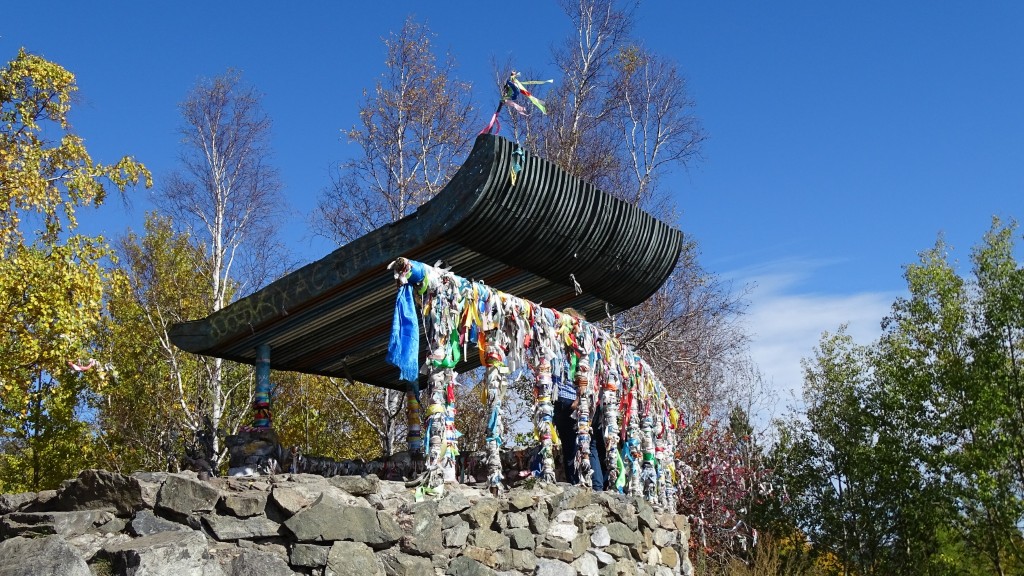 Ein Tempel der Buriaten hoch über dem Baikalsee