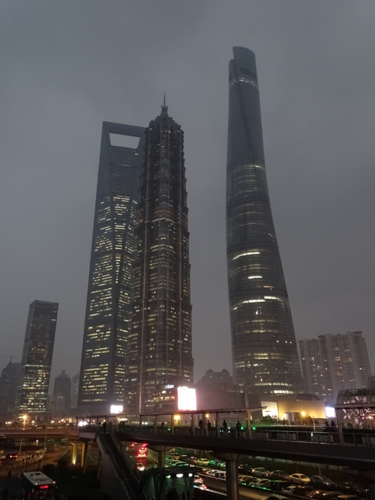 Der Shanghai Tower mit seinen 632 m doppelt so hoch wie der Eiffelturm
